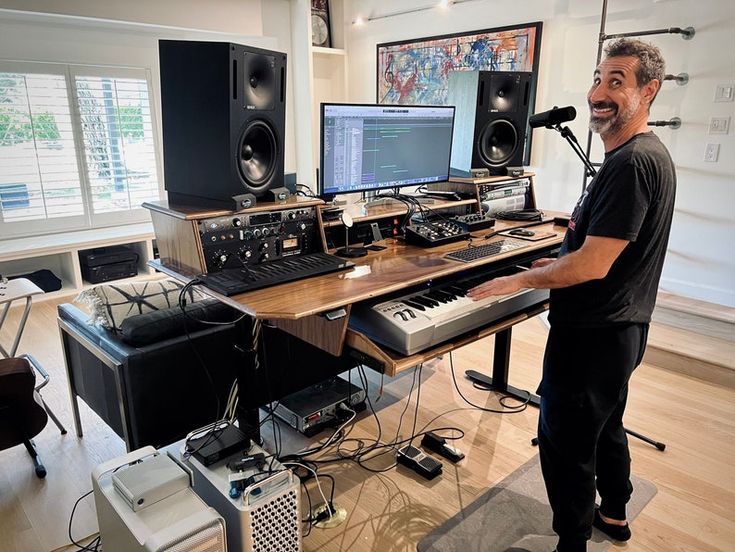 Functional Beauty: The Best Music Studio Desks Revealed post thumbnail image