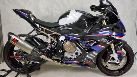 Carbon Craftsmanship: Elevating Your S1000RR with Carbon Fairings post thumbnail image